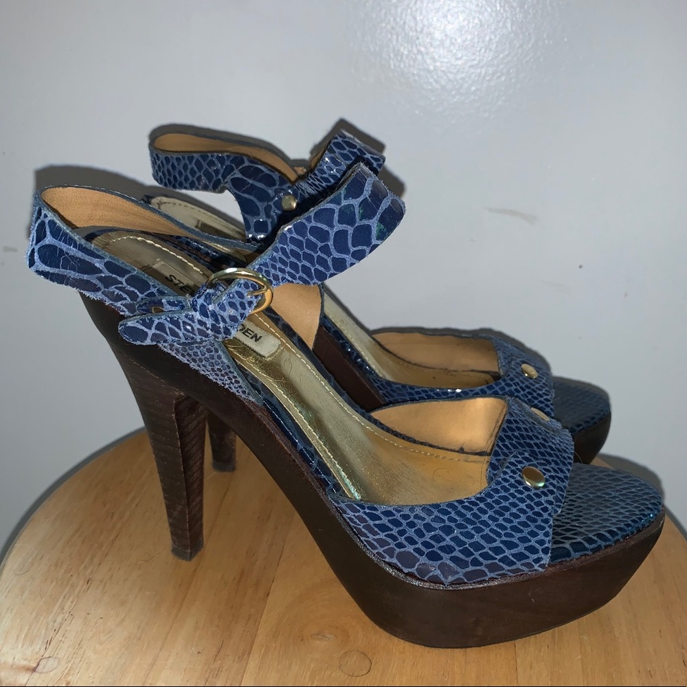 Steve Madden Tarneyy Blue Snakeskin Platforms